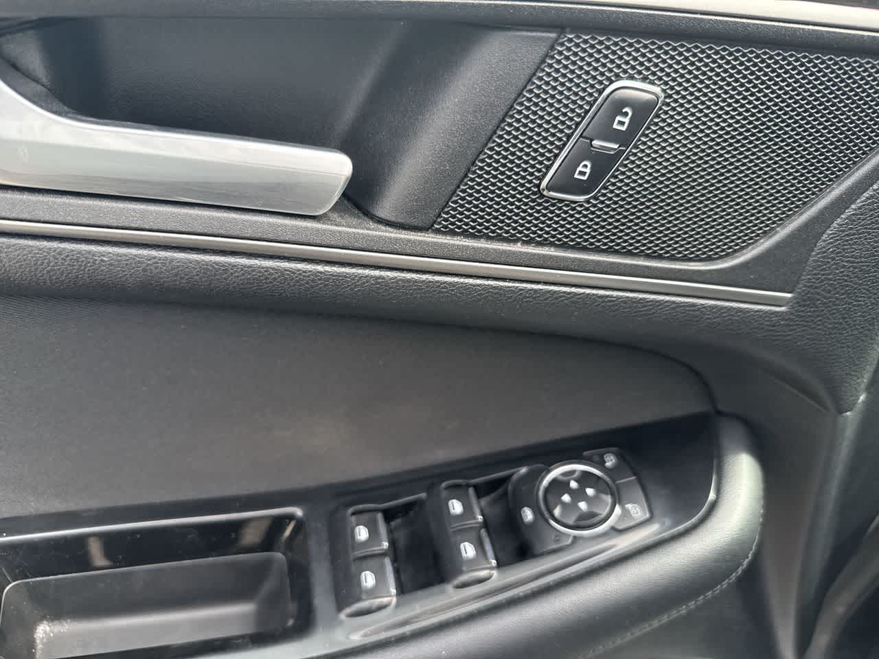 Thumbnail: 2015 Ford Edge - 20
