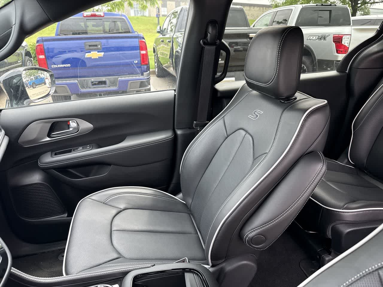 Thumbnail: 2024 Chrysler Pacifica - 24
