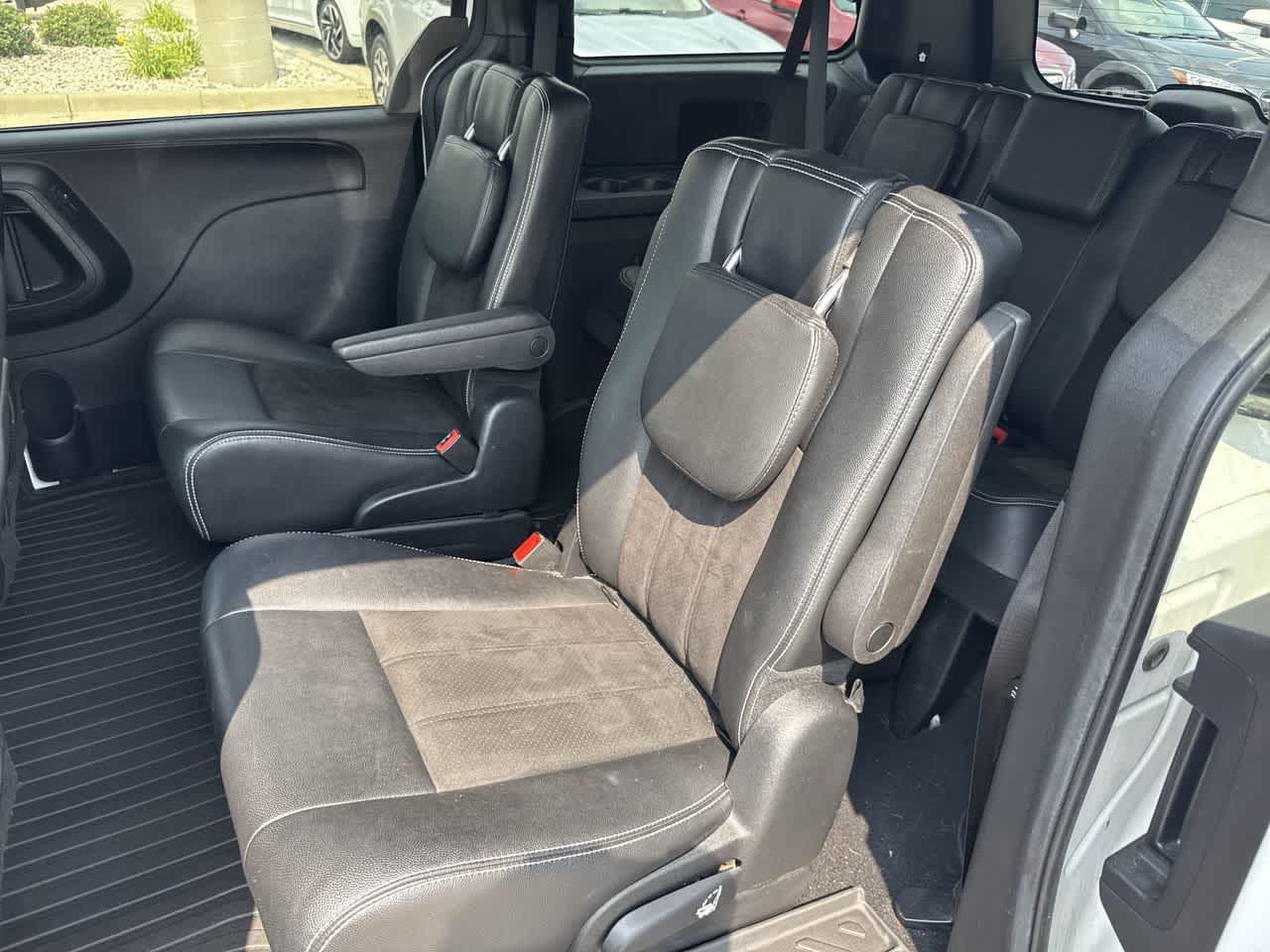 Thumbnail: 2019 Dodge Grand Caravan - 16