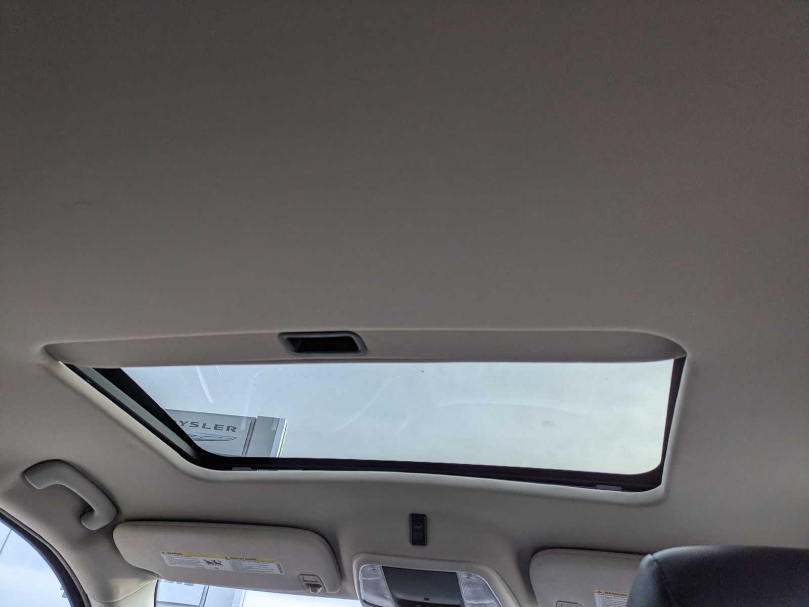 Thumbnail: 2012 Jeep Grand Cherokee - 21