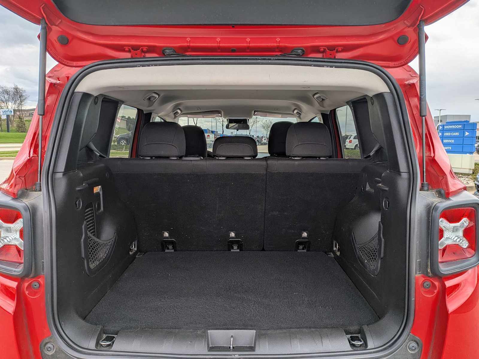 Thumbnail: 2020 Jeep Renegade - 31