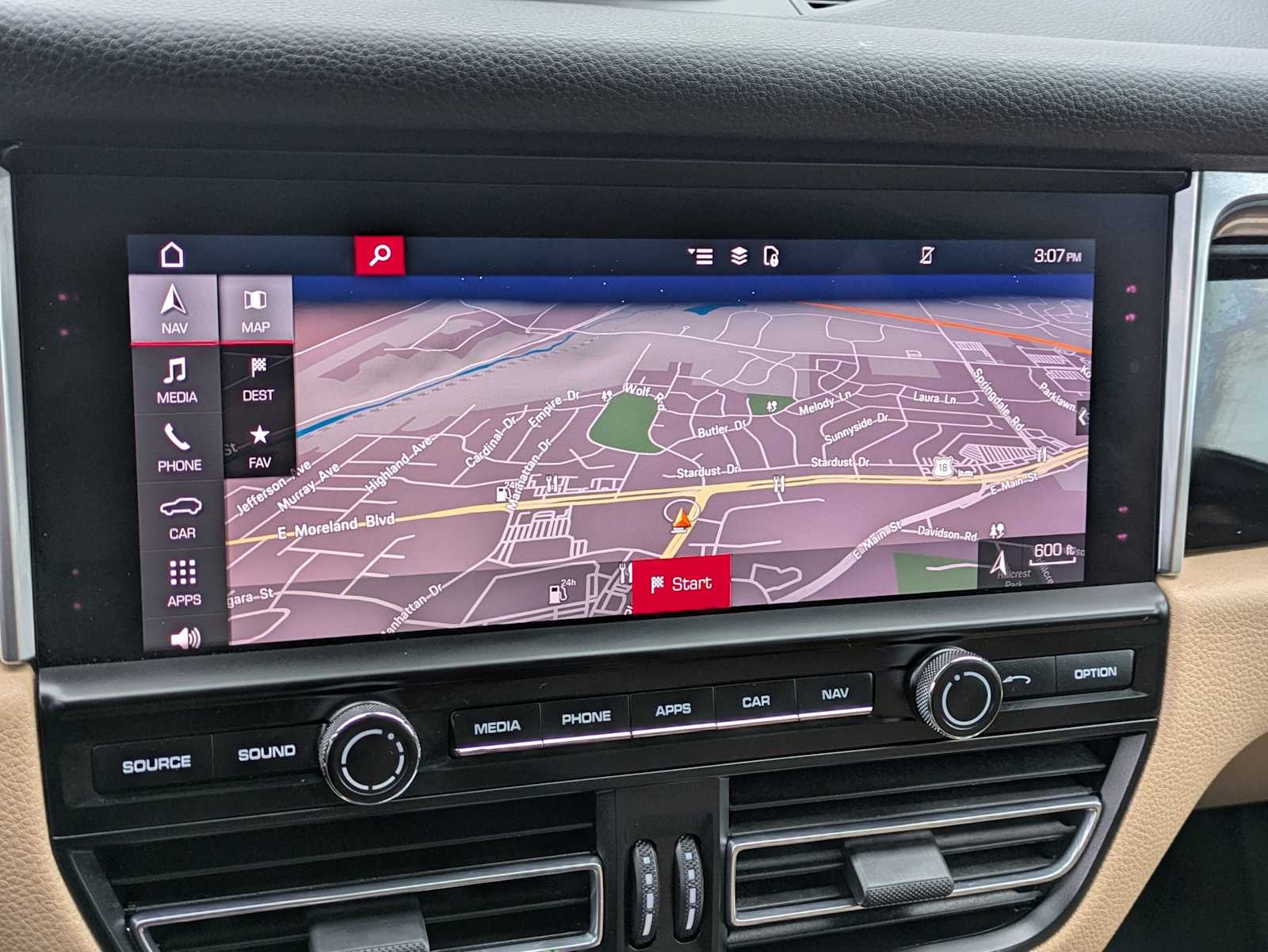 Thumbnail: 2021 Porsche Macan - 25