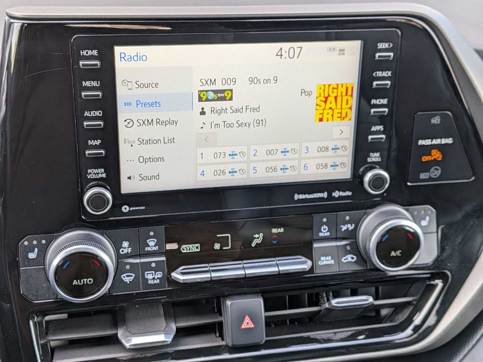 Thumbnail: 2021 Toyota Highlander - 27