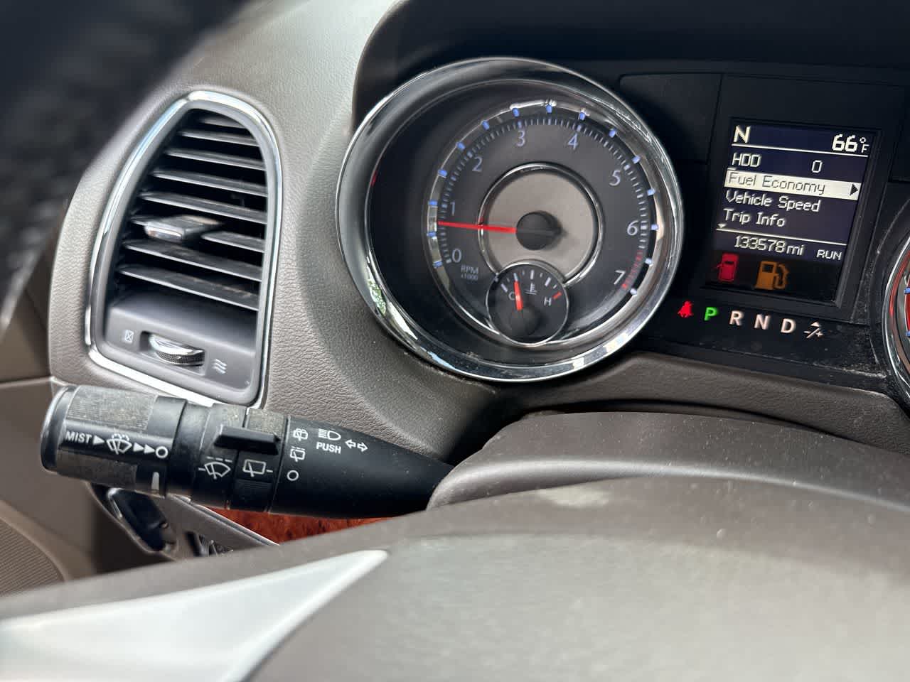Thumbnail: 2014 Chrysler Town & Country - 25