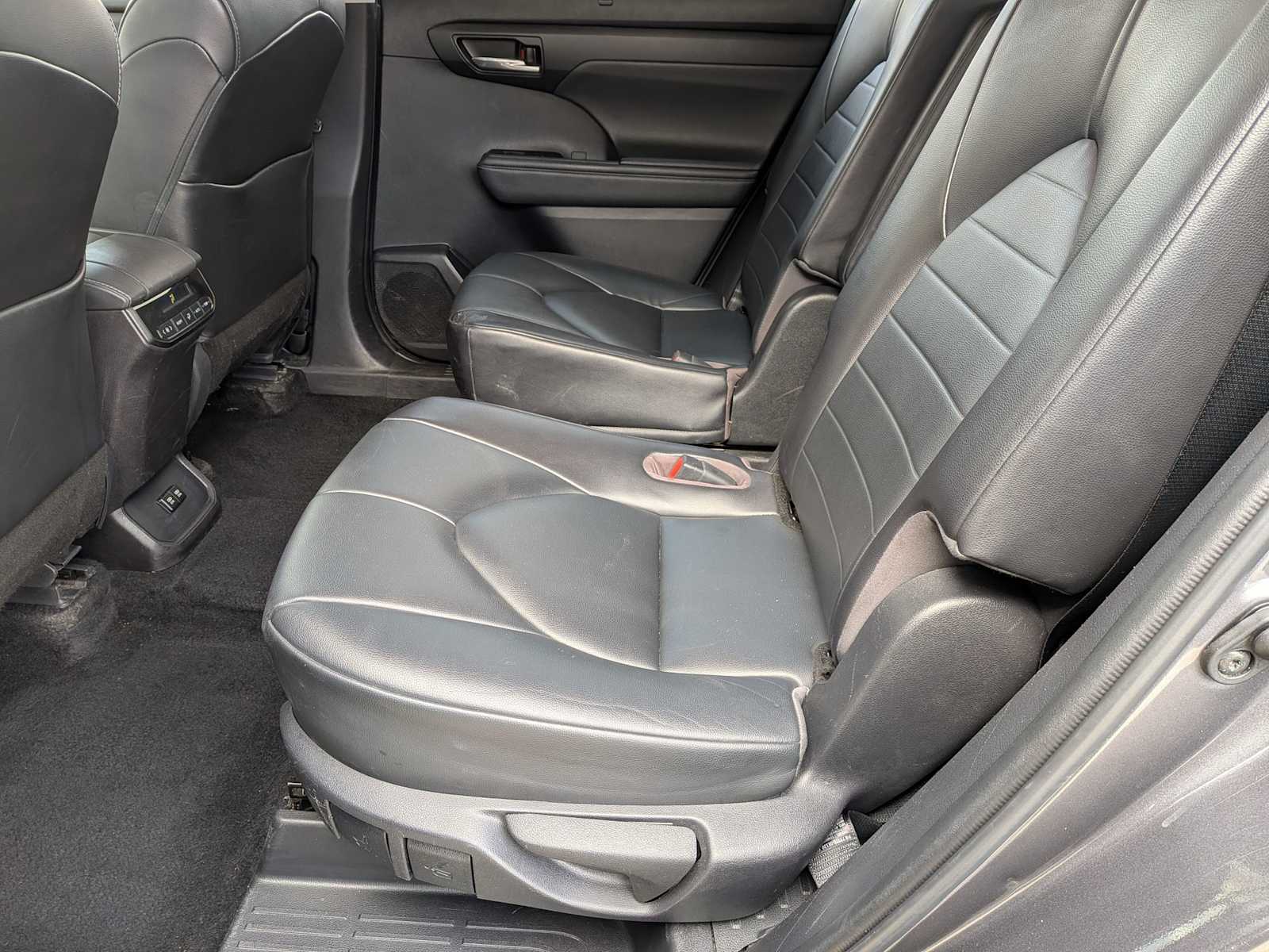 Thumbnail: 2021 Toyota Highlander - 18
