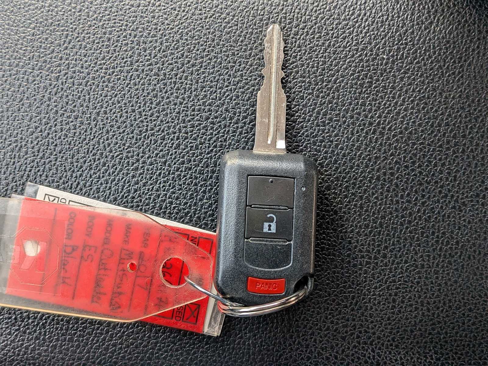 Thumbnail: 2017 Mitsubishi Outlander - 31