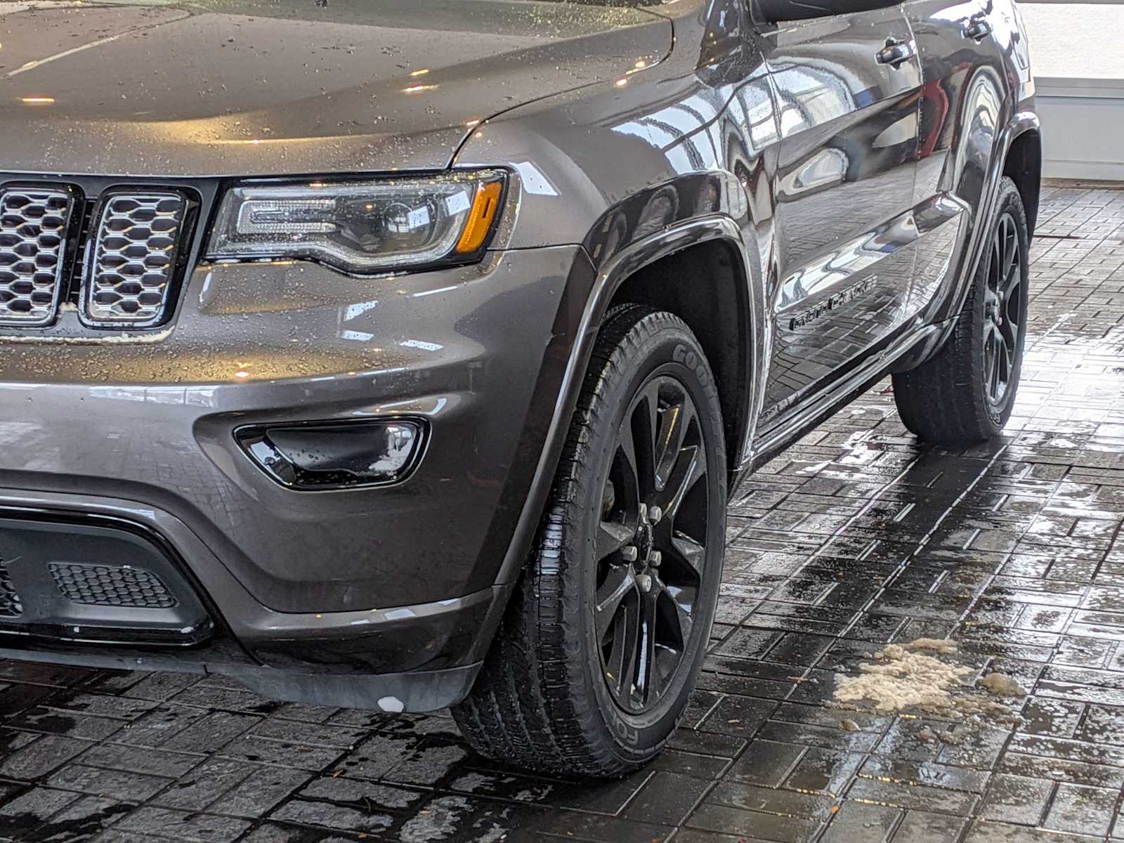 Thumbnail: 2021 Jeep Grand Cherokee - 10
