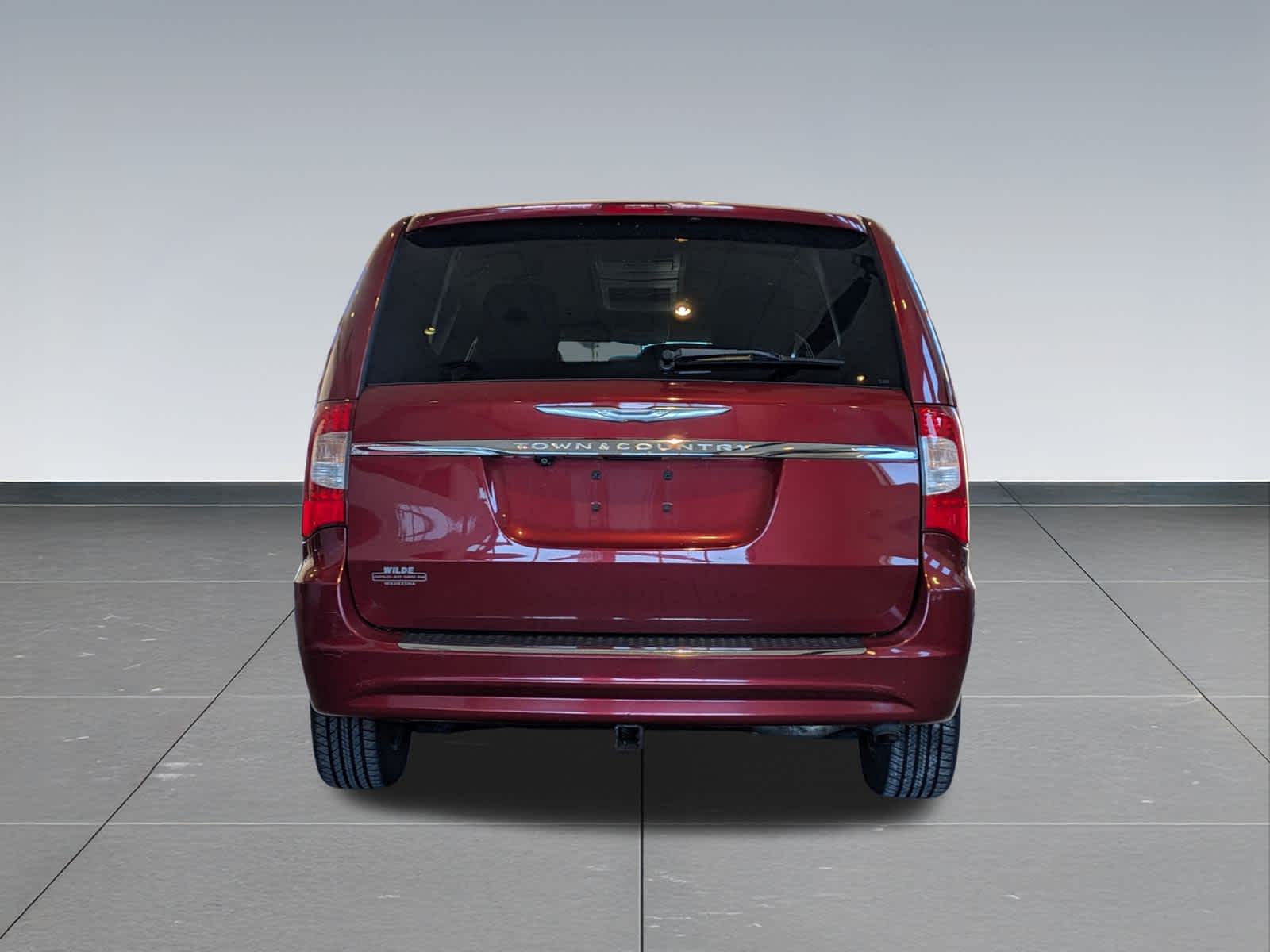 Thumbnail: 2012 Chrysler Town & Country - 5