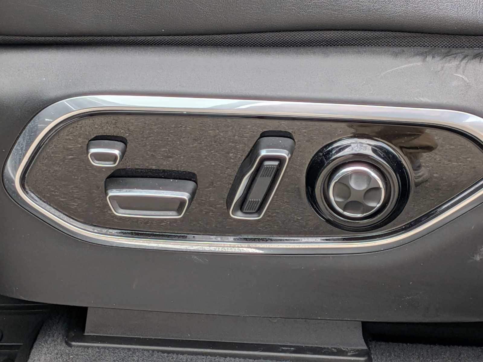 Thumbnail: 2023 Jeep Grand Cherokee - 16