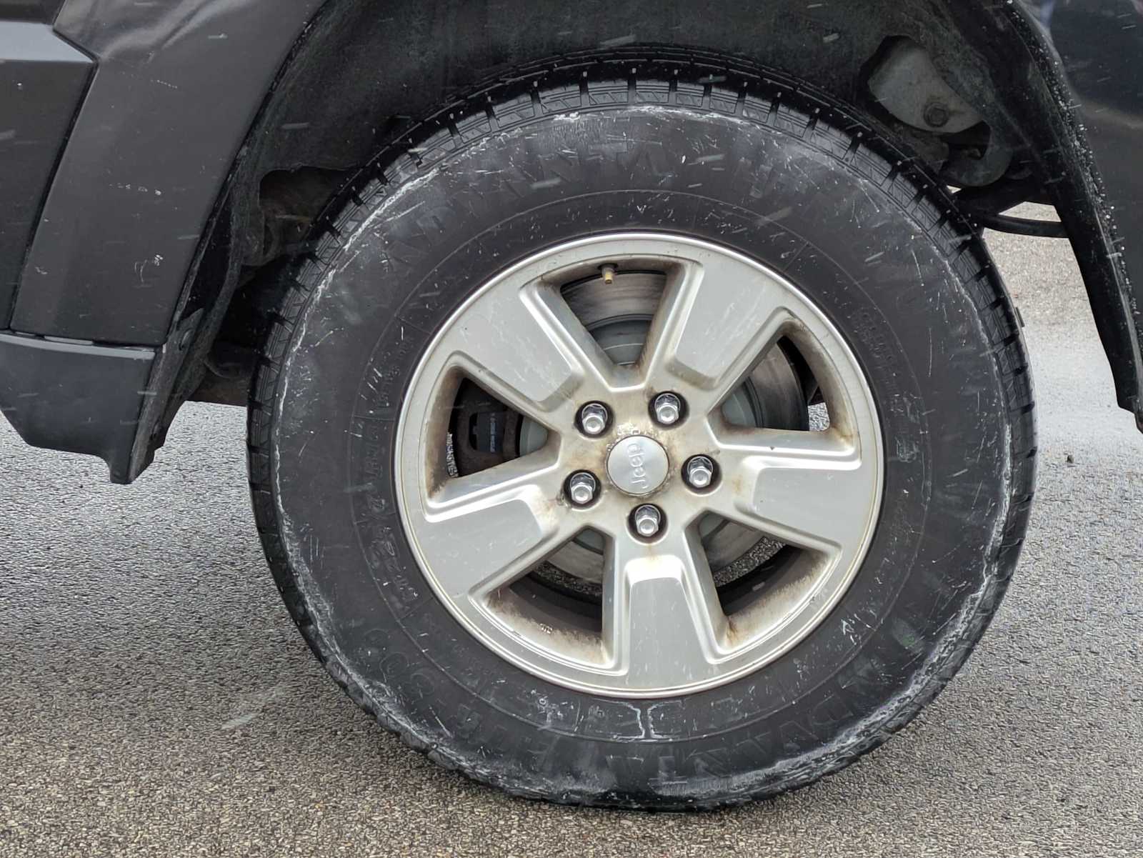 Thumbnail: 2010 Jeep Liberty - 12