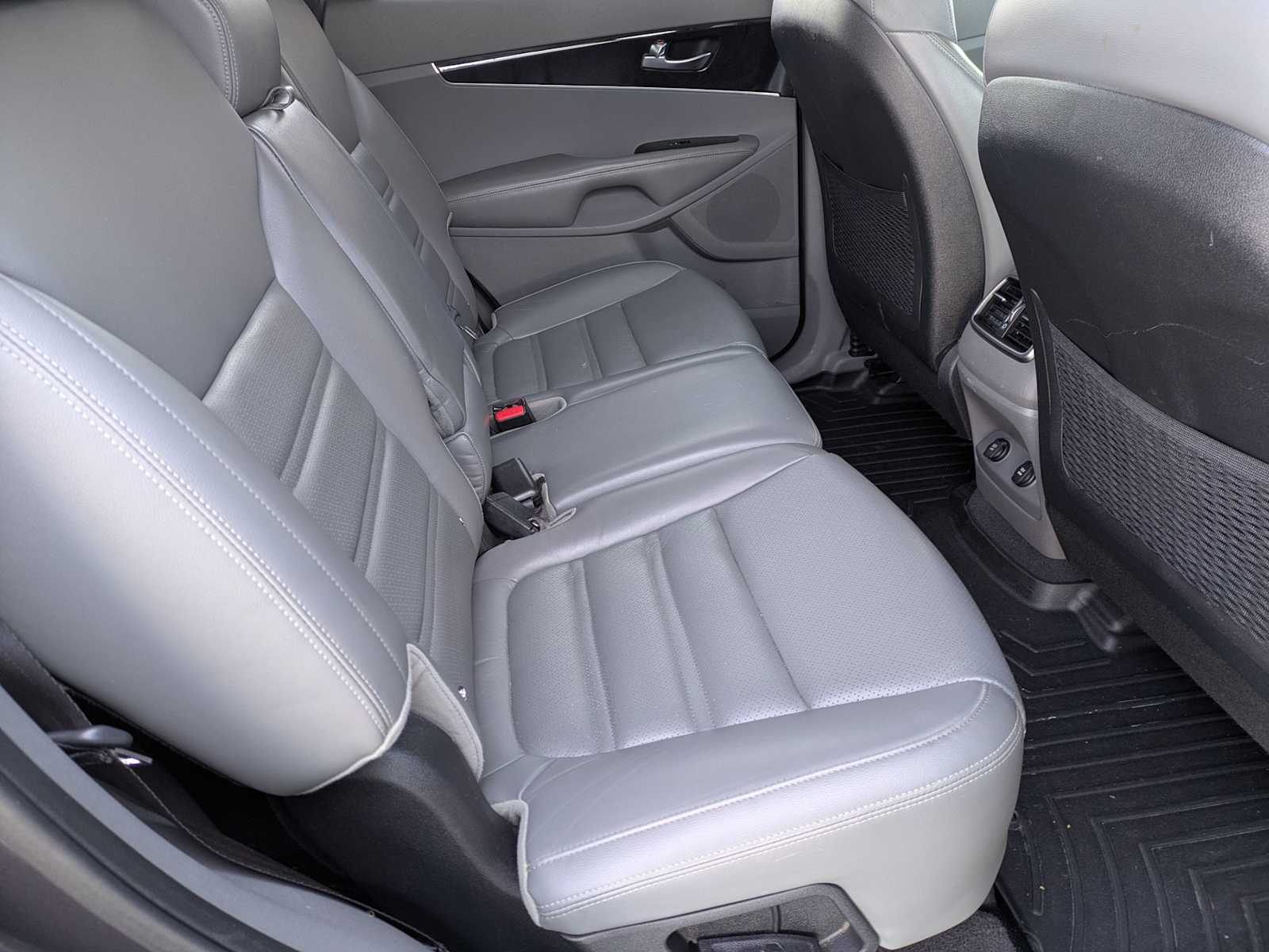 Thumbnail: 2016 Kia Sorento - 19