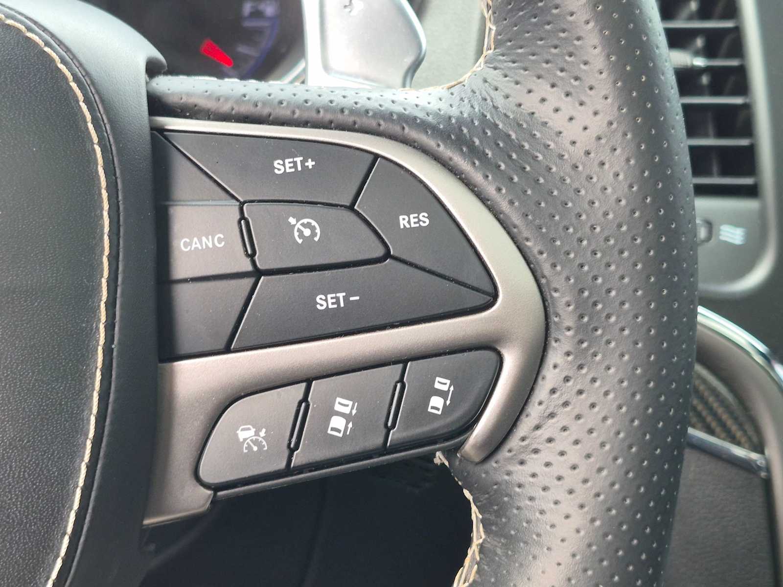 Thumbnail: 2017 Jeep Grand Cherokee - 22