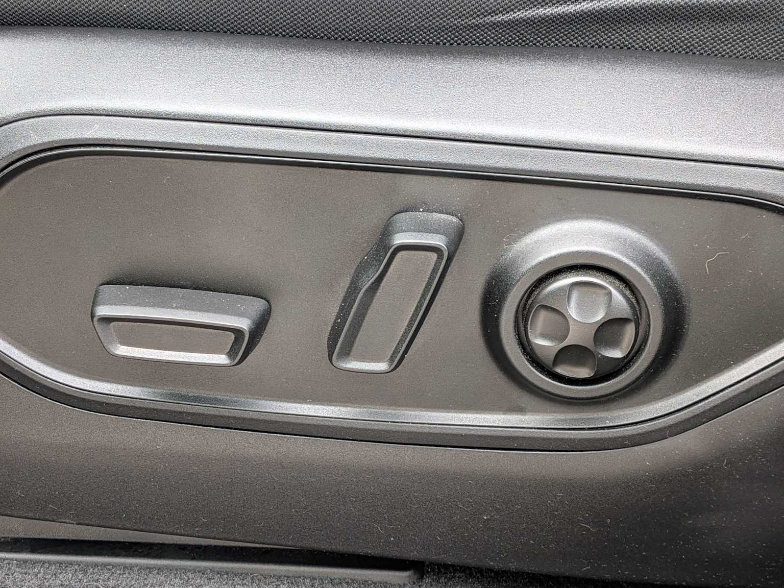 Thumbnail: 2023 Jeep Grand Cherokee - 16