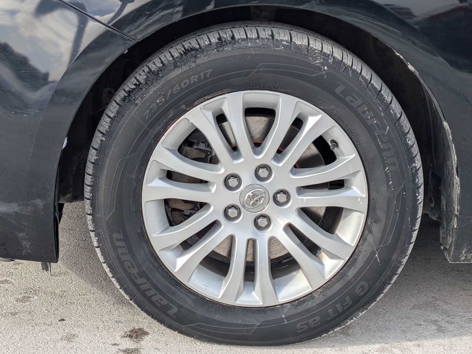 Thumbnail: 2015 Toyota Sienna - 13