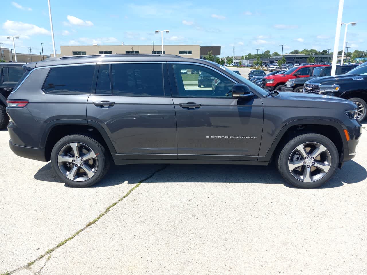 Thumbnail: 2025 Jeep Grand Cherokee L - 7