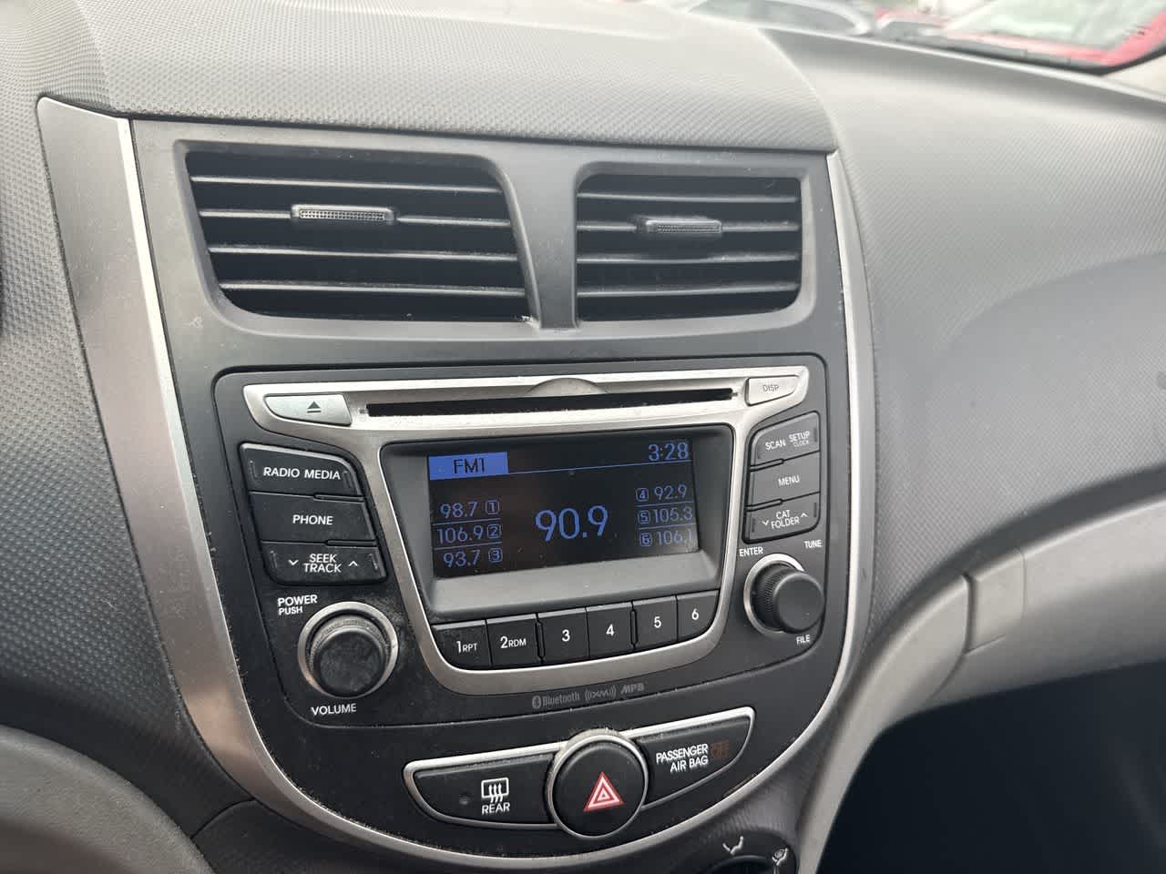 2015 Hyundai Accent GLS 26