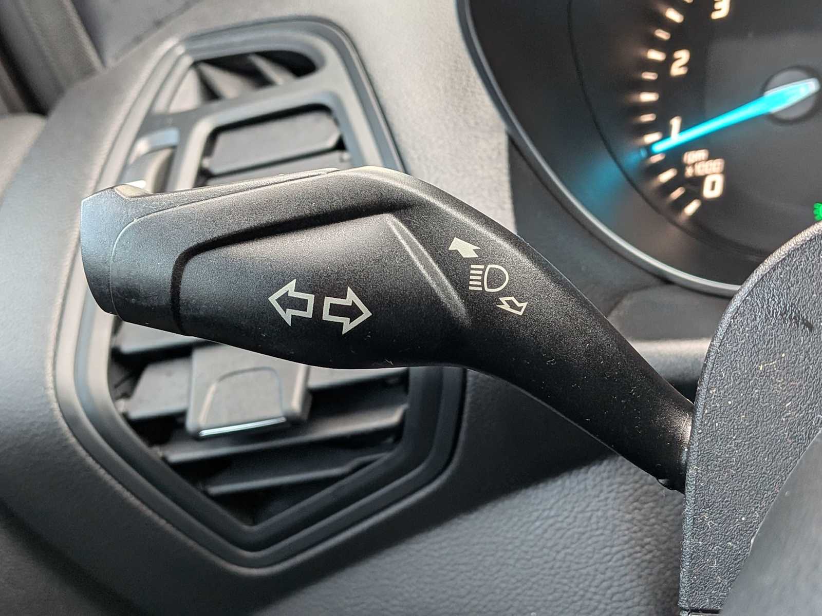 Thumbnail: 2015 Ford Escape - 22