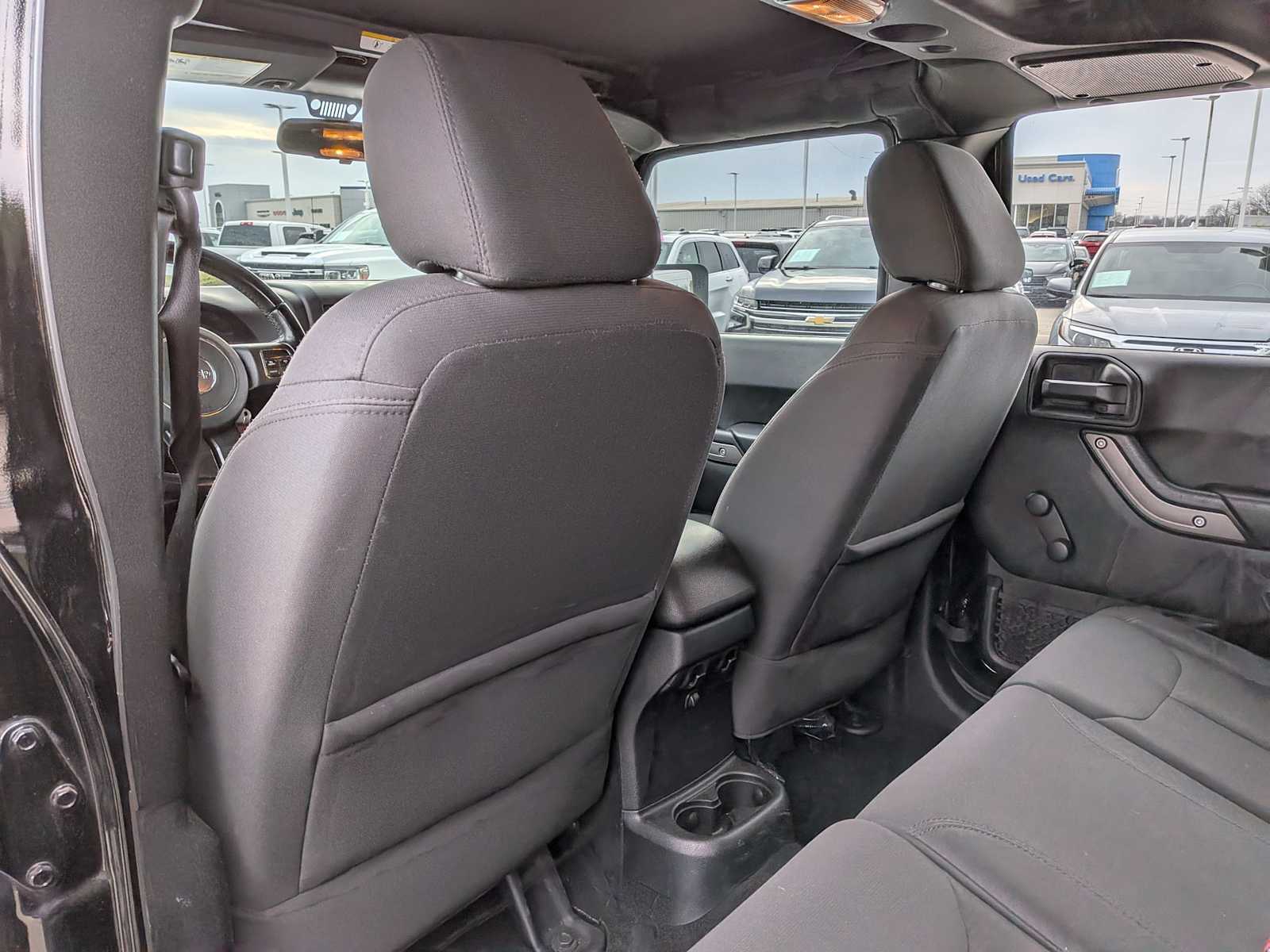 Thumbnail: 2016 Jeep Wrangler - 16