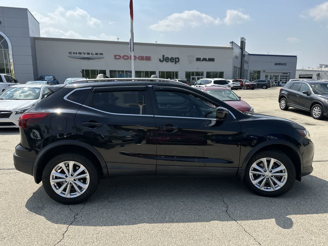 2017 Nissan Rogue Sport SV 14