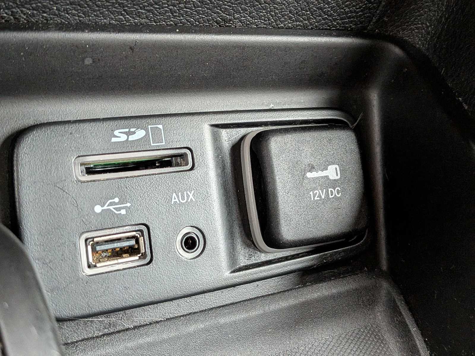 Thumbnail: 2018 Jeep Cherokee - 28