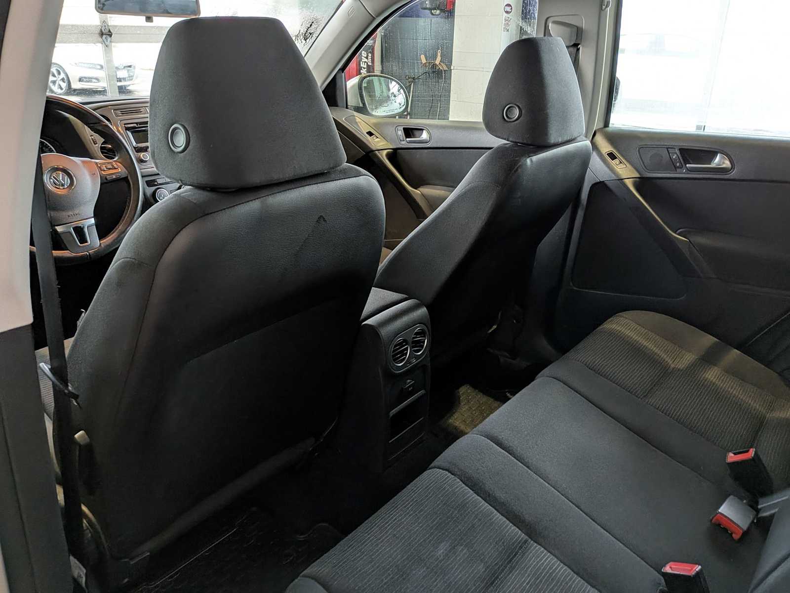 Thumbnail: 2014 Volkswagen Tiguan - 16