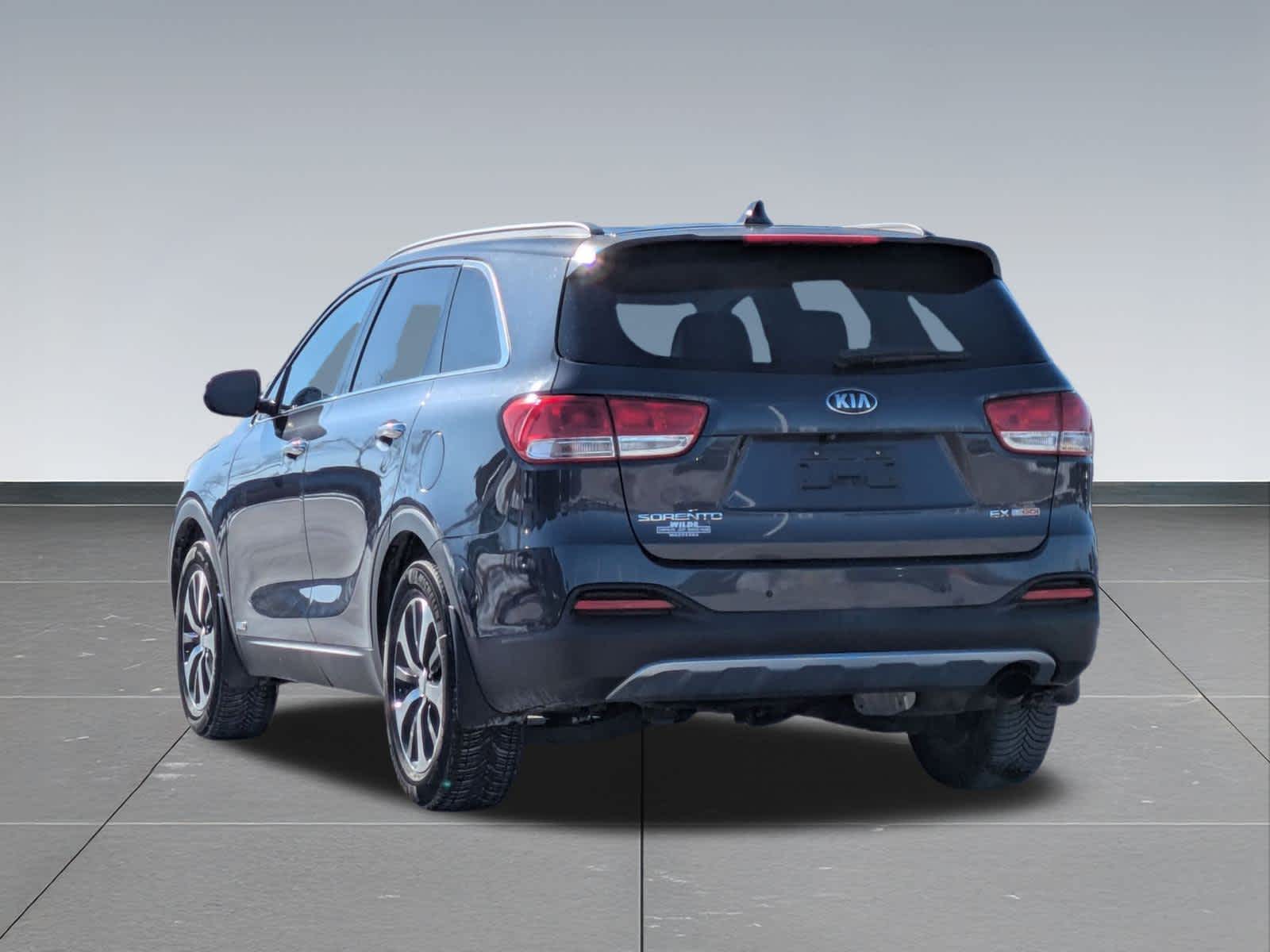 Thumbnail: 2016 Kia Sorento - 4