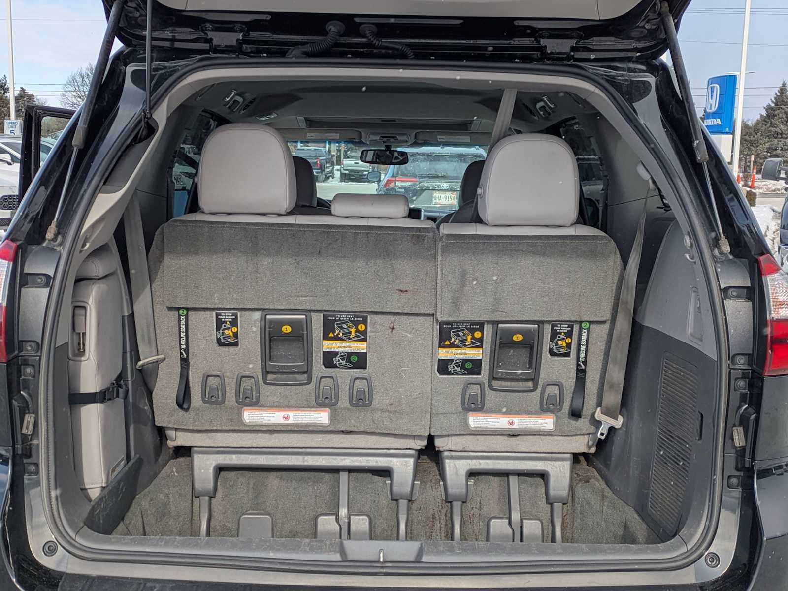 Thumbnail: 2015 Toyota Sienna - 33