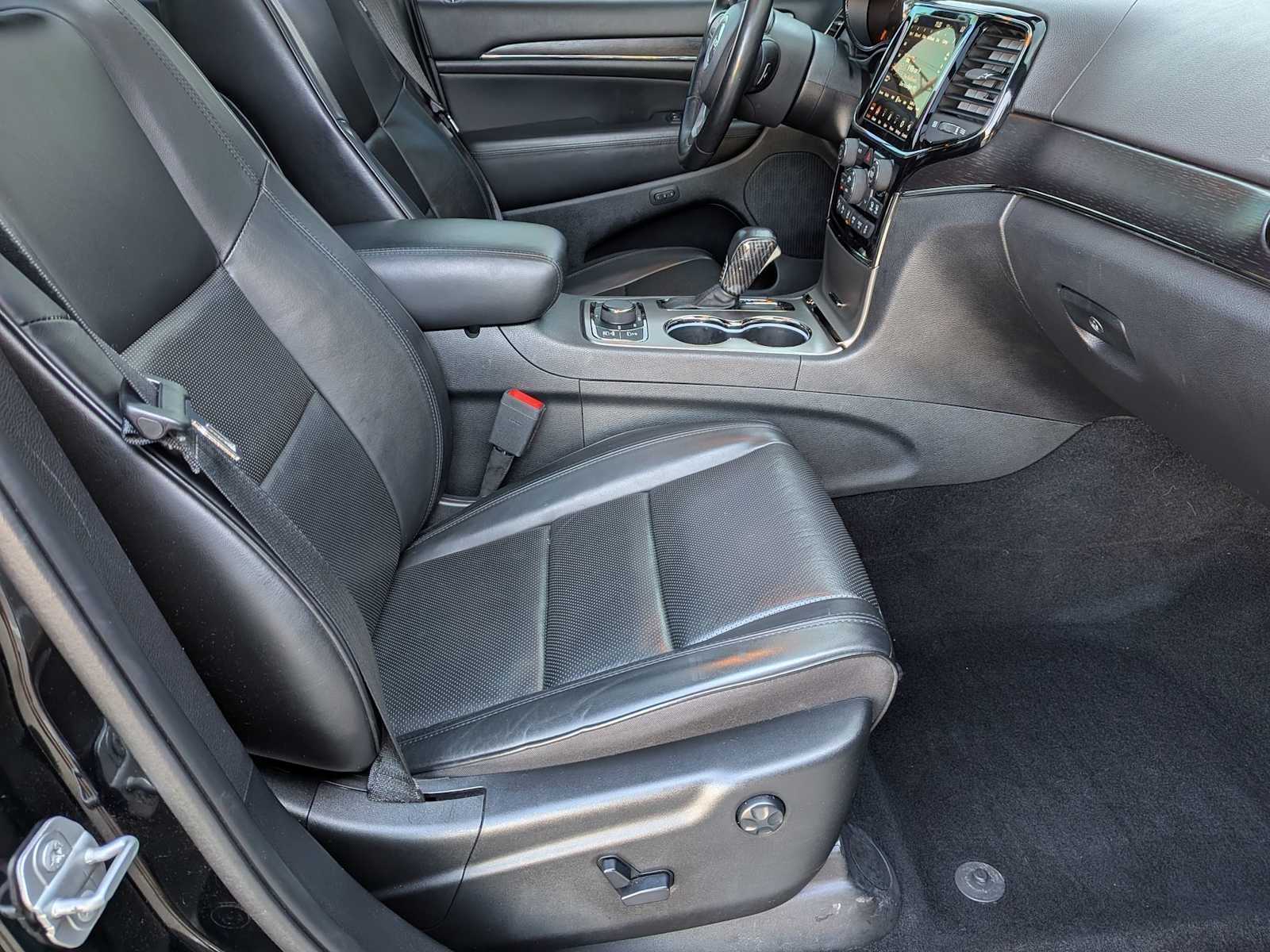 Thumbnail: 2020 Jeep Grand Cherokee - 21