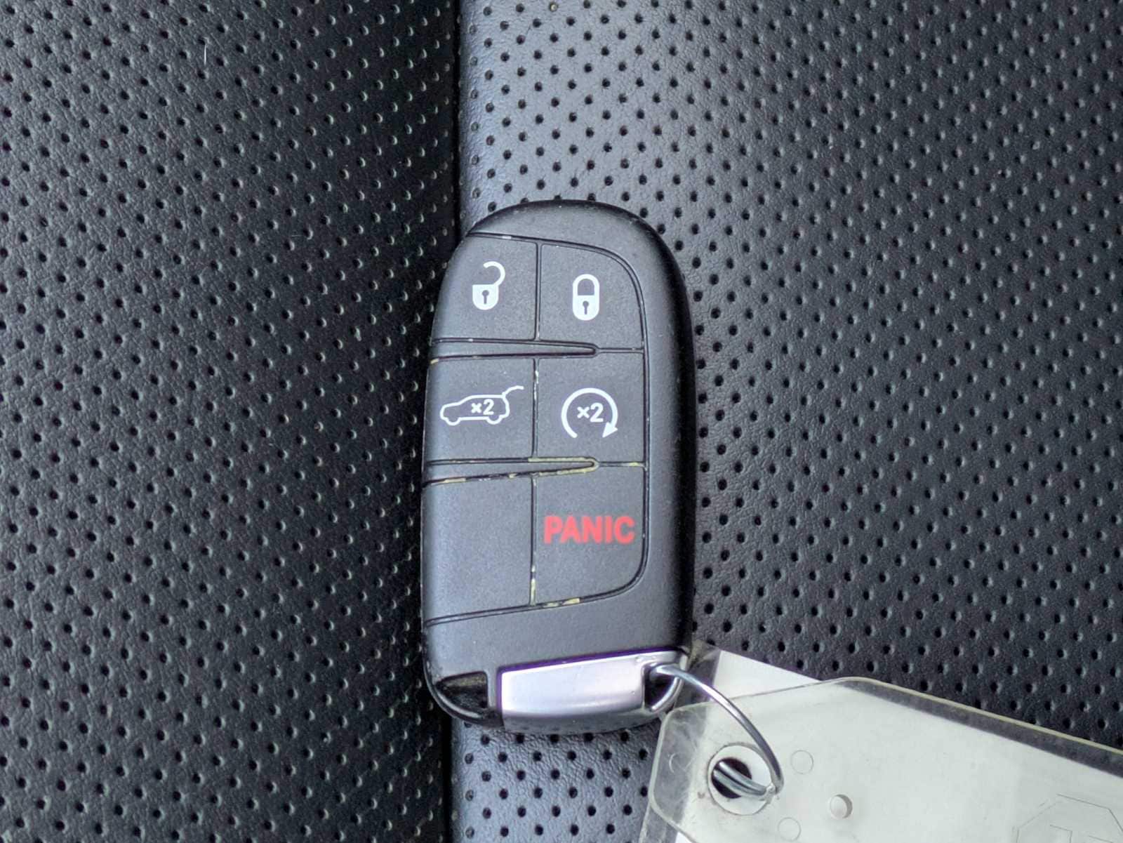 Thumbnail: 2018 Dodge Durango - 34