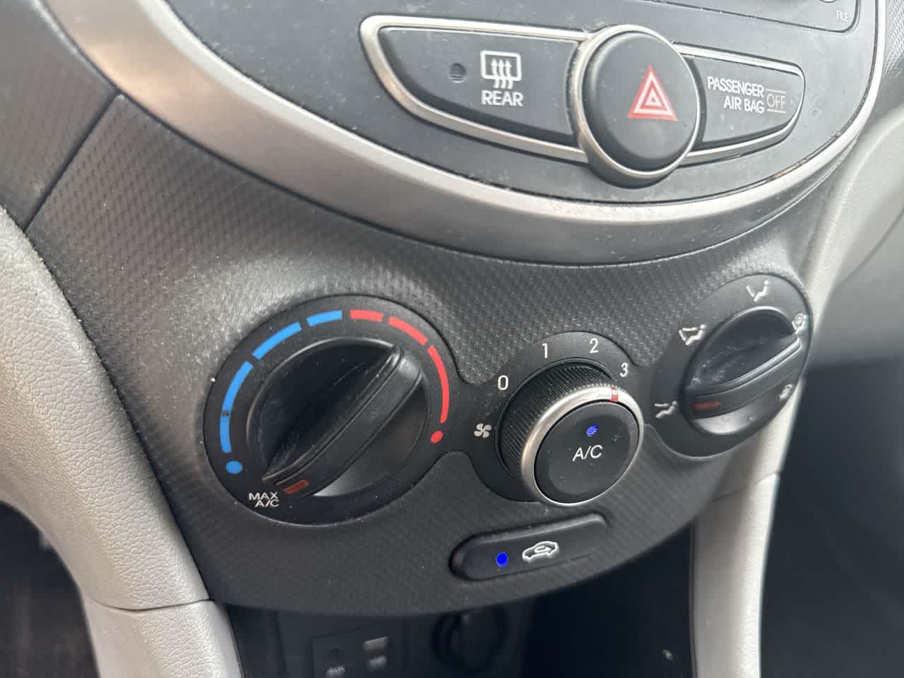 2015 Hyundai Accent GLS 27