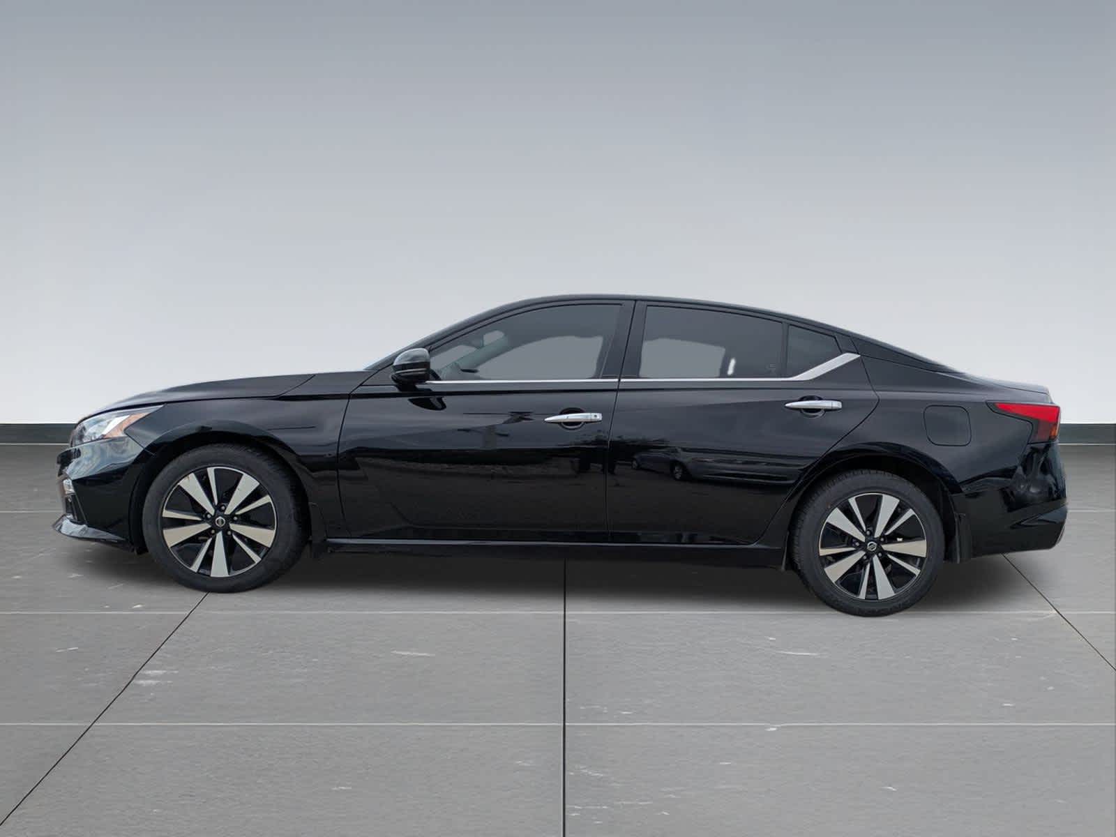 Thumbnail: 2020 Nissan Altima - 3