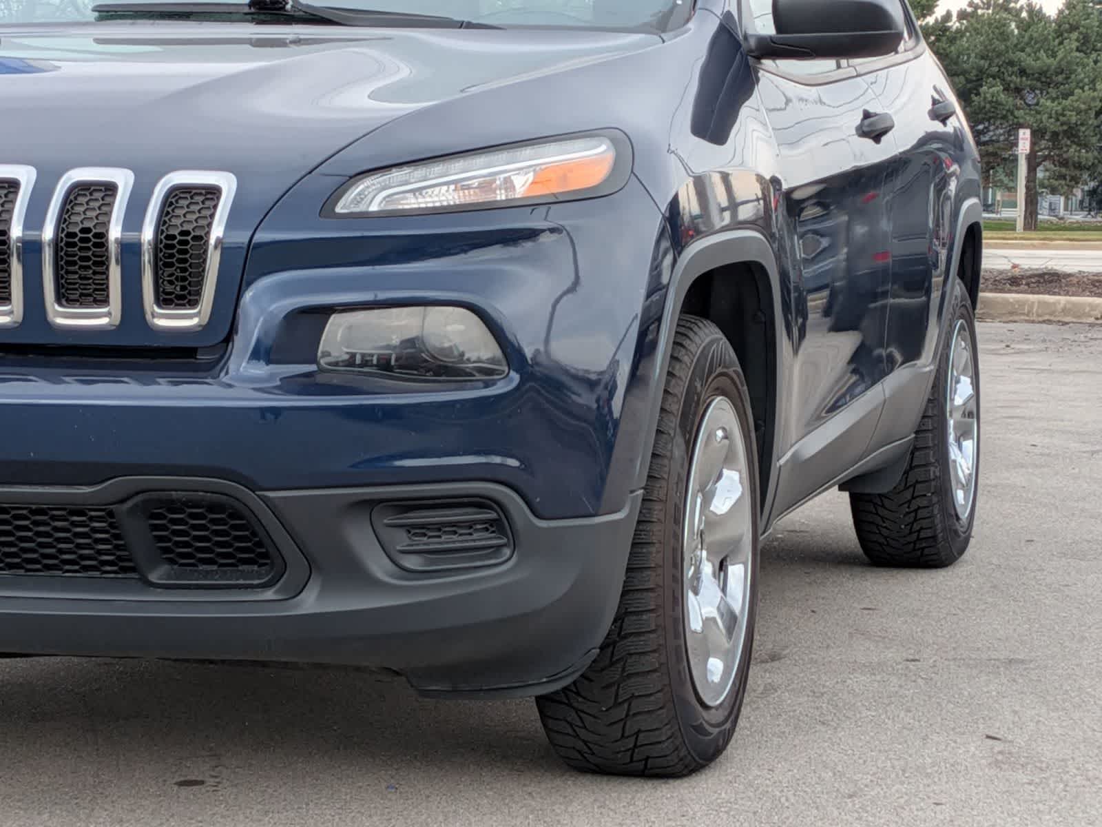 Thumbnail: 2018 Jeep Cherokee - 10