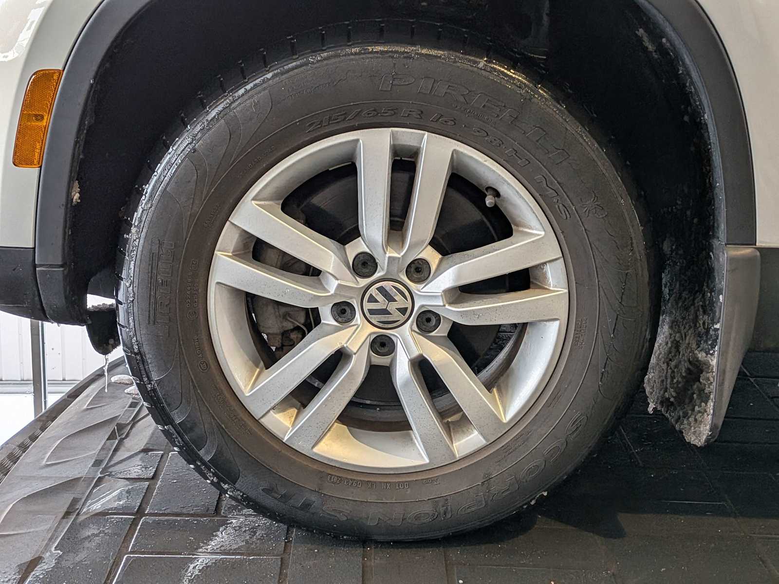 Thumbnail: 2014 Volkswagen Tiguan - 13