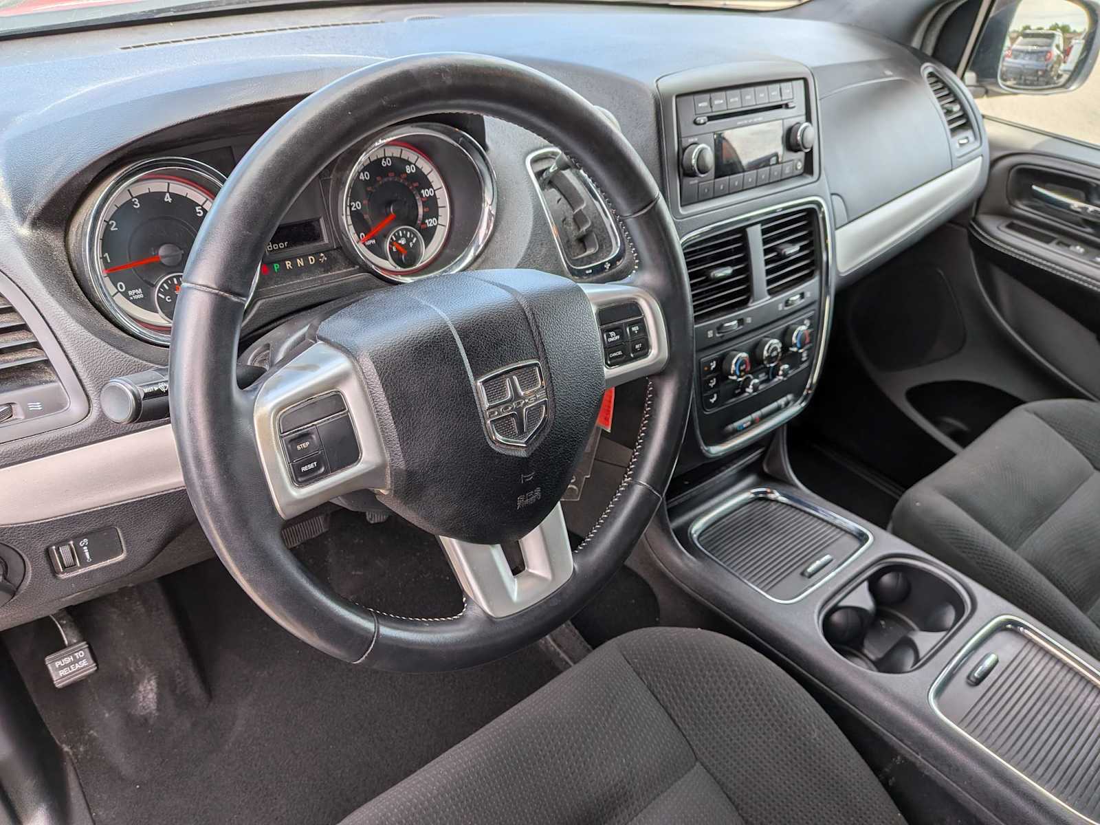 Thumbnail: 2016 Dodge Grand Caravan - 14