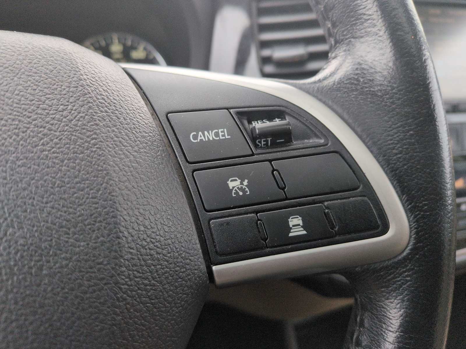 Thumbnail: 2014 Mitsubishi Outlander - 24