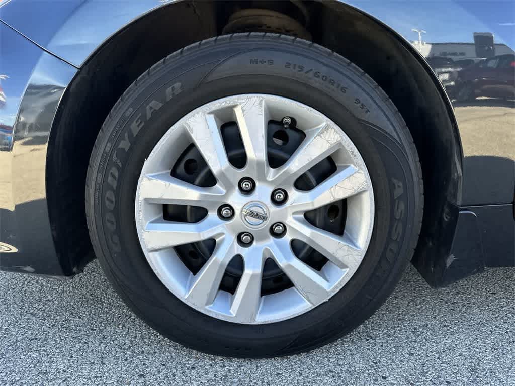 Thumbnail: 2016 Nissan Altima - 12