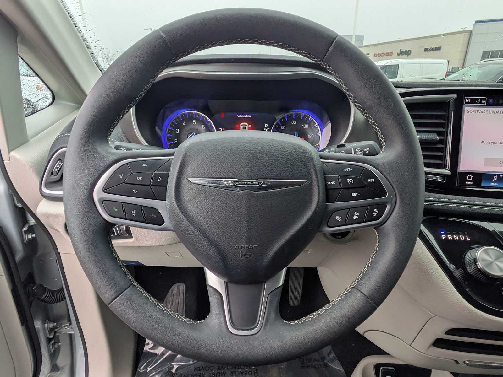 Thumbnail: 2023 Chrysler Pacifica - 21