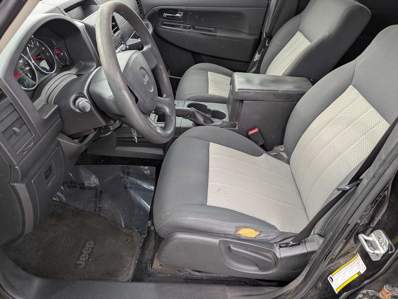 Thumbnail: 2010 Jeep Liberty - 14