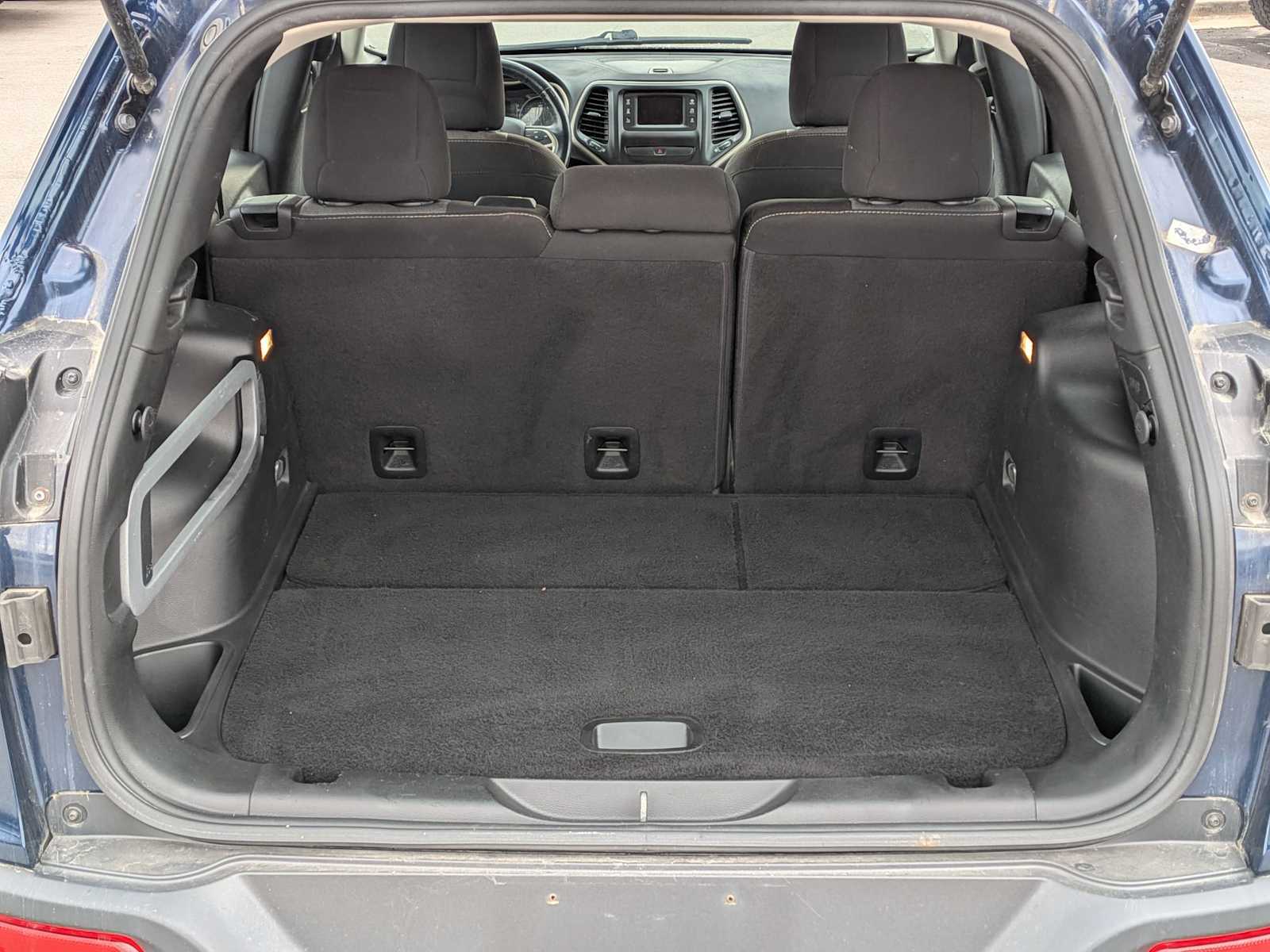 Thumbnail: 2018 Jeep Cherokee - 31