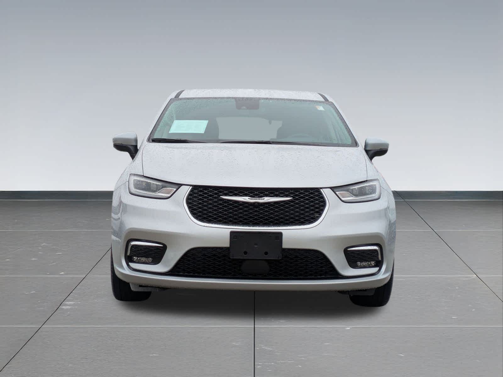 Thumbnail: 2023 Chrysler Pacifica - 9