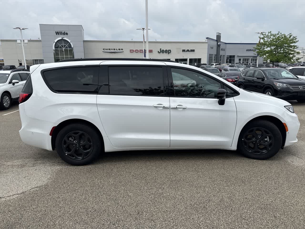 Thumbnail: 2024 Chrysler Pacifica - 7