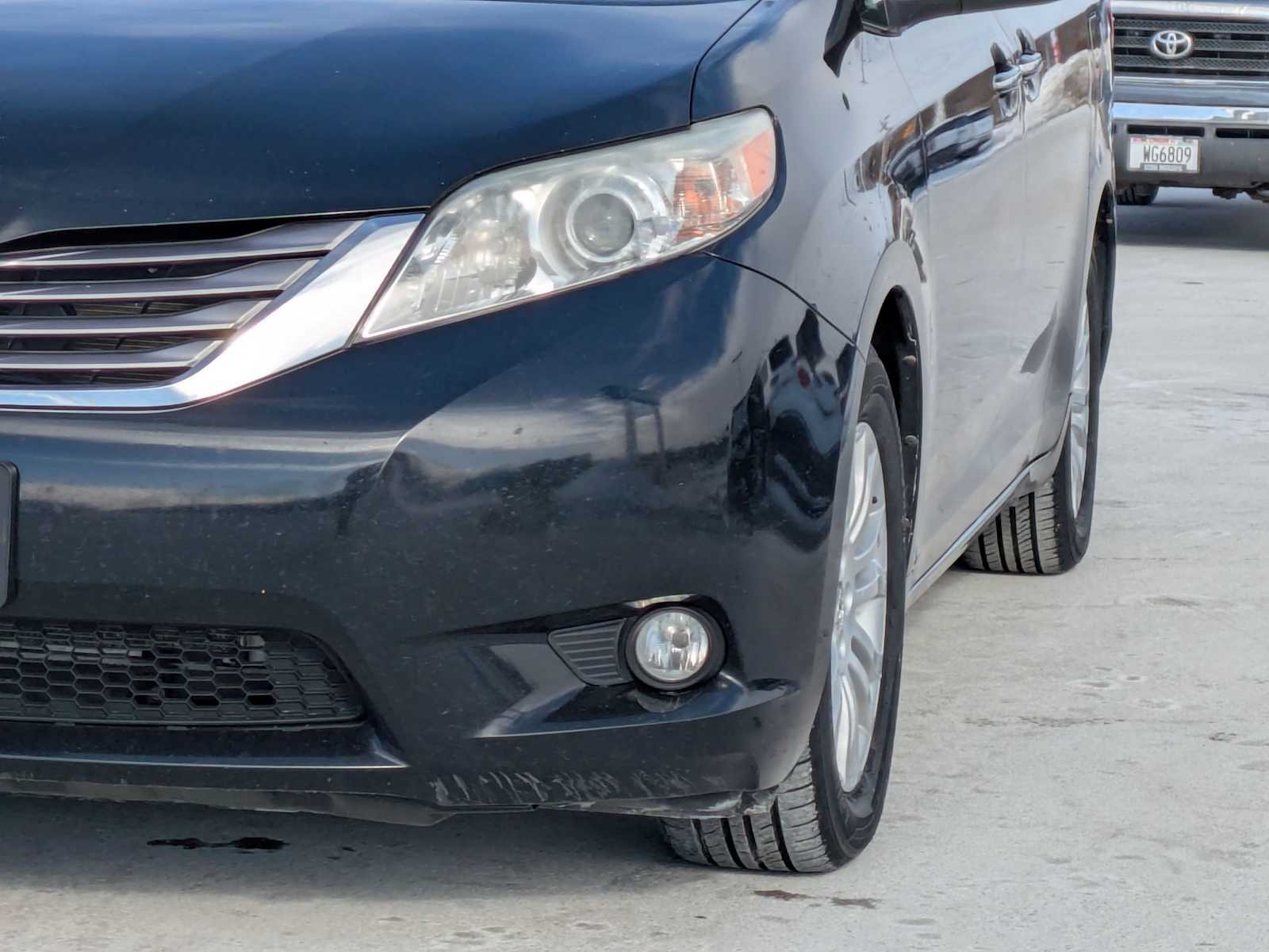 Thumbnail: 2015 Toyota Sienna - 10