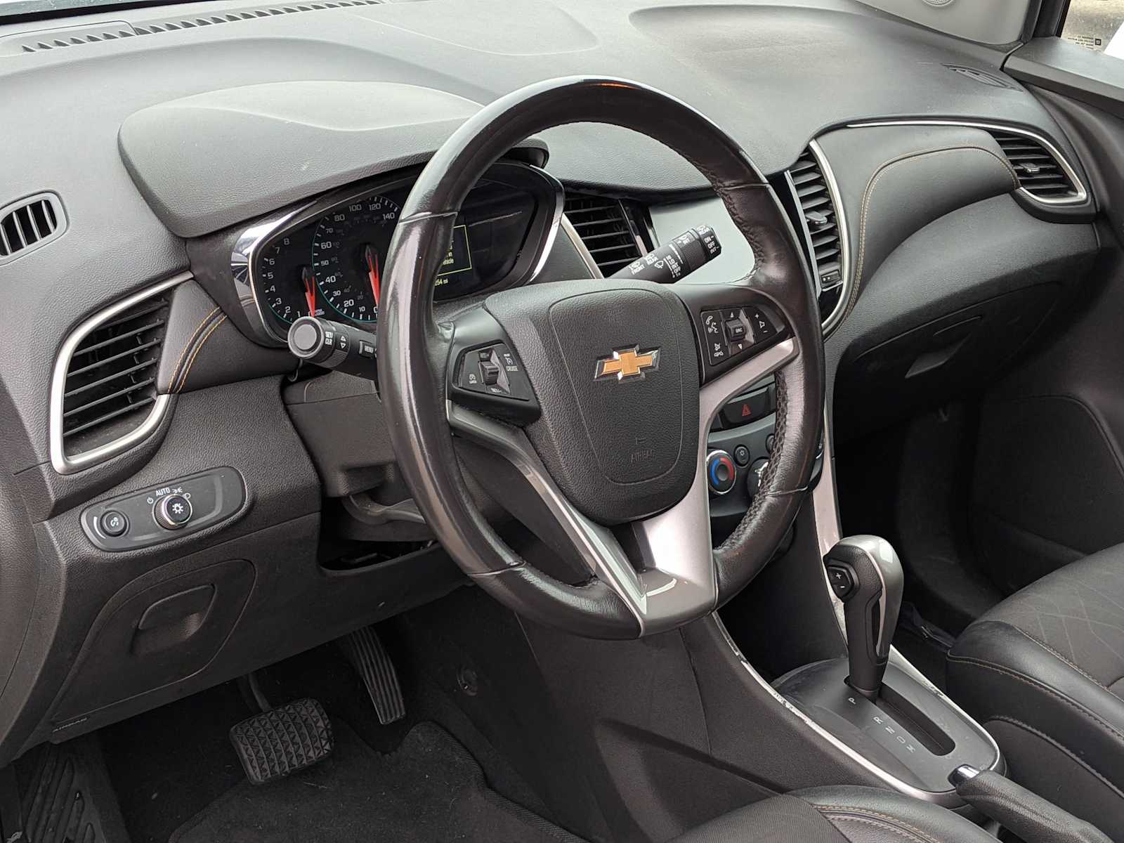 Thumbnail: 2017 Chevrolet Trax - 2