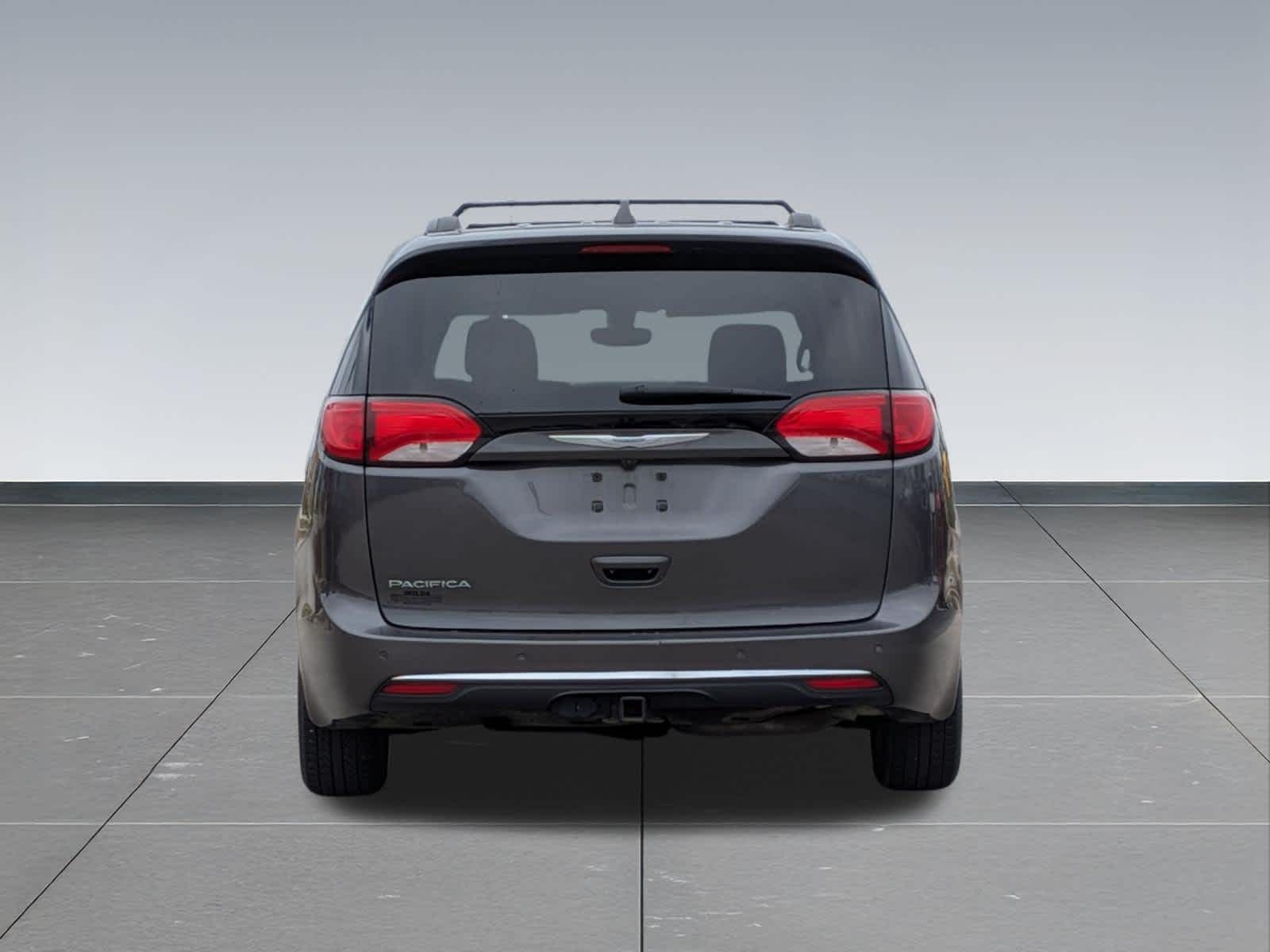 Thumbnail: 2018 Chrysler Pacifica - 5