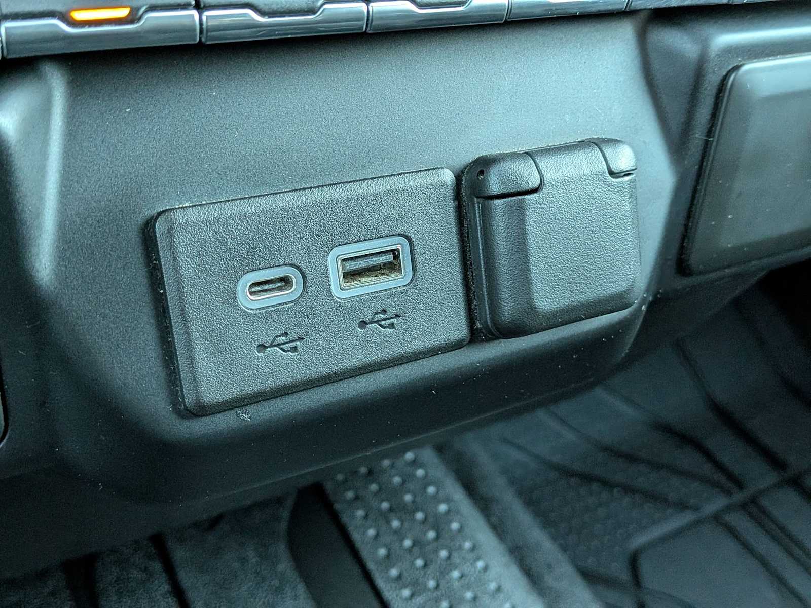 Thumbnail: 2020 Chevrolet Silverado 1500 - 28