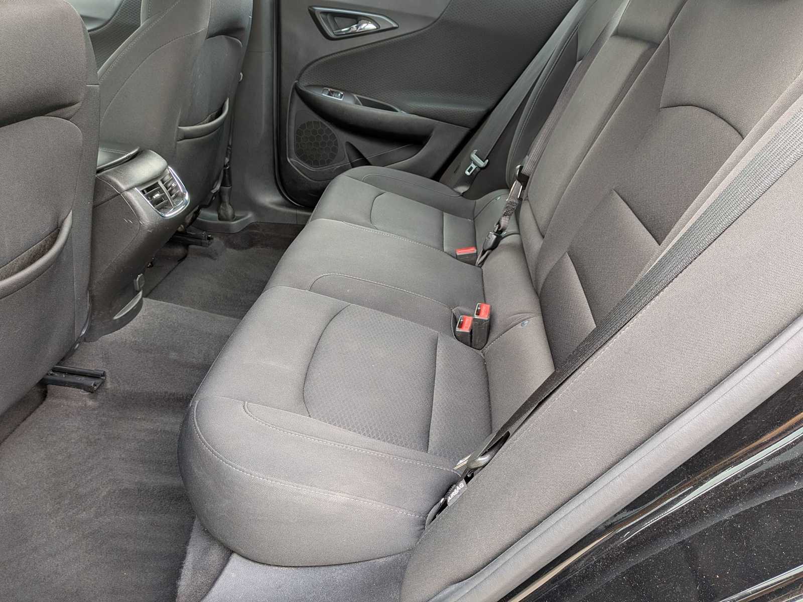 Thumbnail: 2018 Chevrolet Malibu - 18