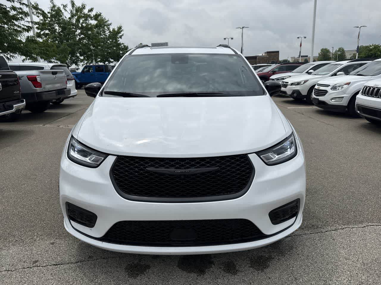 Thumbnail: 2024 Chrysler Pacifica - 9