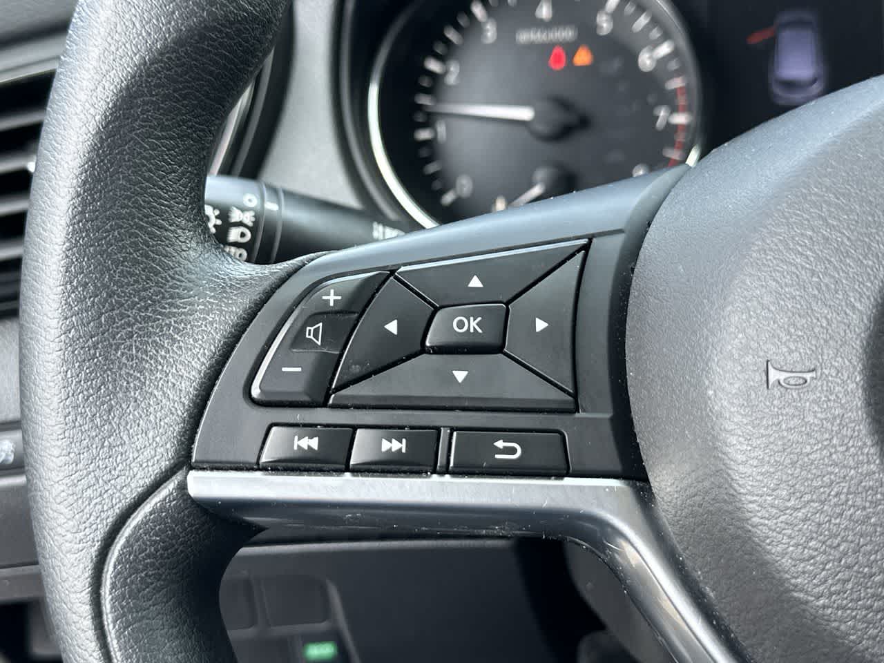 2017 Nissan Rogue Sport SV 28