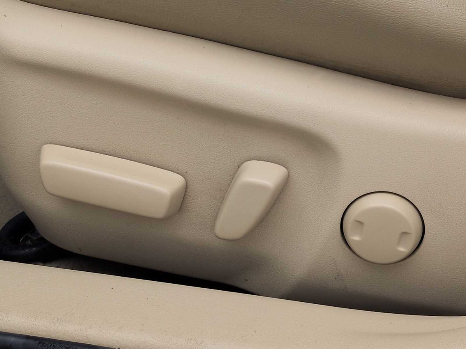 Thumbnail: 2016 Toyota Camry - 17