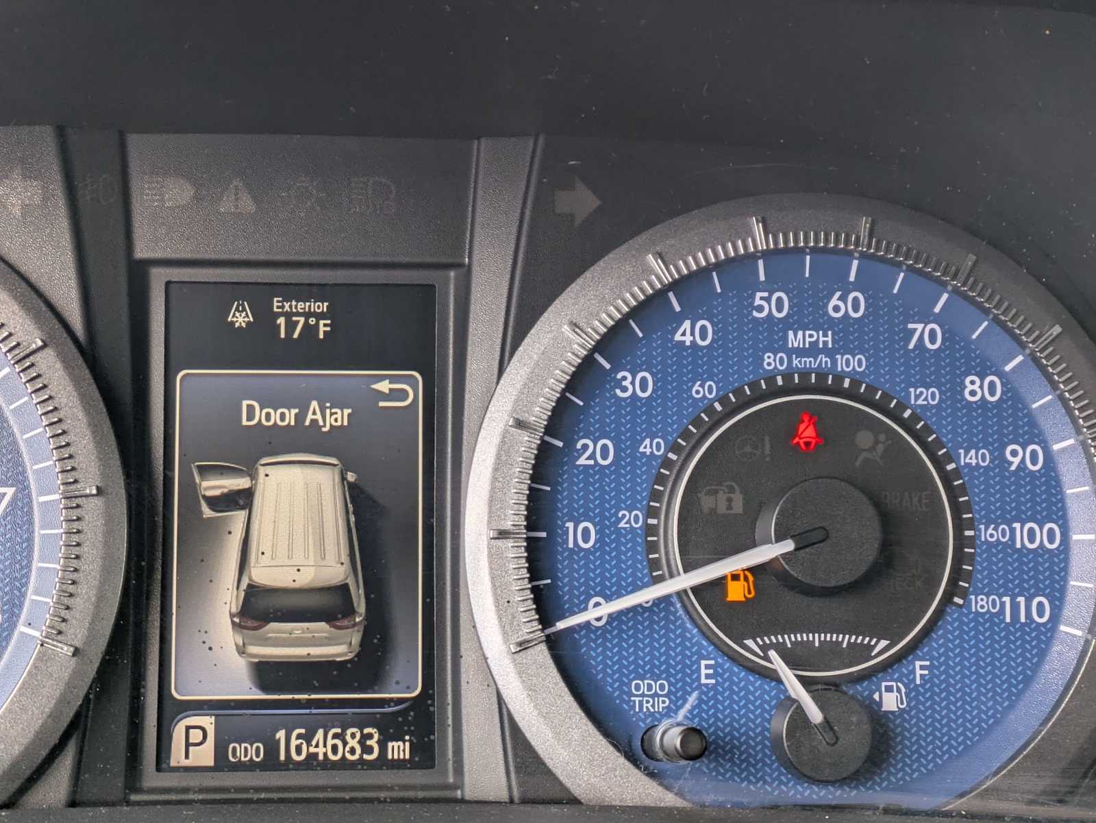 Thumbnail: 2015 Toyota Sienna - 31